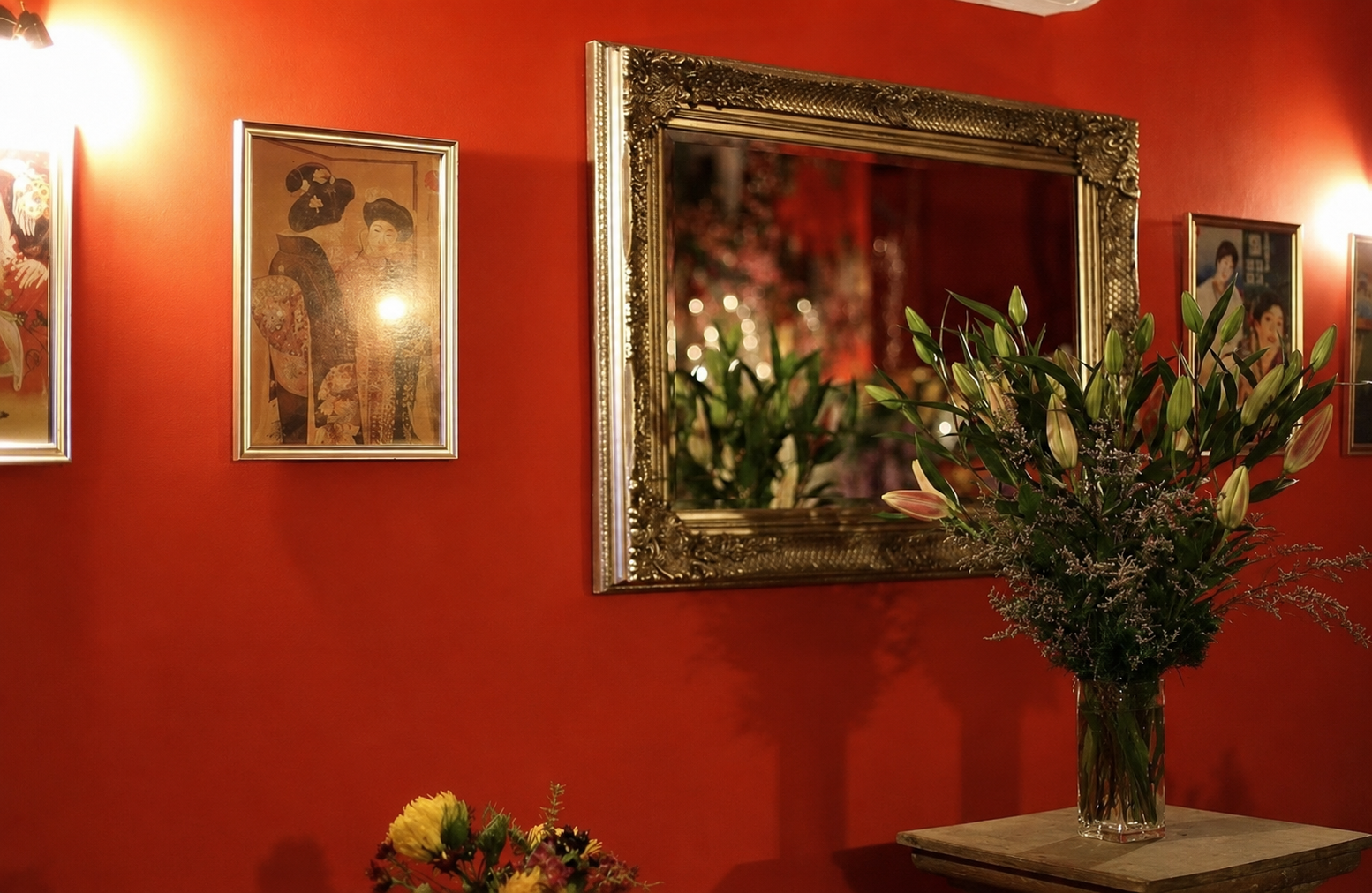 Red floral interior of the IKEBANAHAT studio